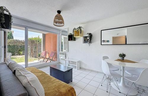 Perols Apartment | Le Patio de Santa Monica, 5 minutes from the sea, 2 stars