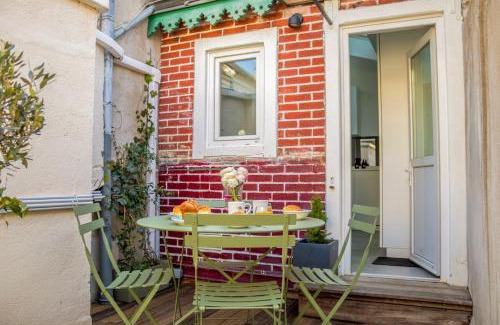 Tours City Centre Villa | Le Patio des Arts - By PrestiPlace