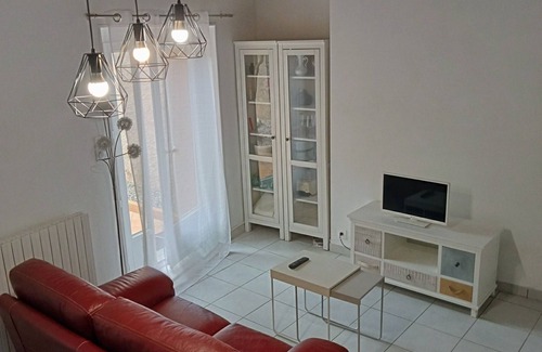 Villegailhenc House | Le Patio is a pleasant vacation home near Carcassonne