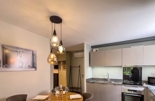 Antibes City Centre Apartment | LE PATIO VAUBAN Airco Garage for 4 by SUNSET