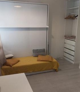 Villette - Maisons Neuves Apartment | Le Paul B - Yellow