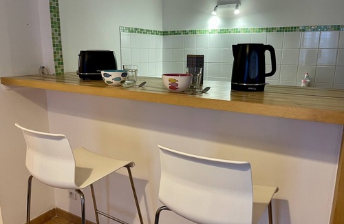 Auxerre Apartment | Le Paul Bert-Apartment-Apartment-Ensuite with Shower-City view