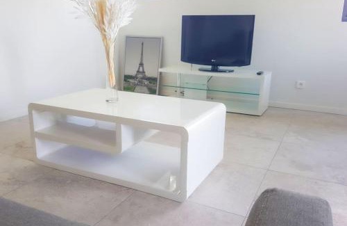 Chazay-d'Azergues Apartment | Le Petit Castel, Portes de Lyon