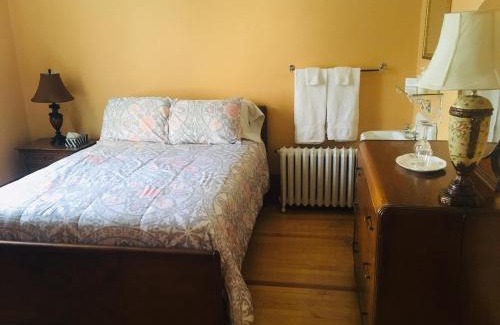 Montebello Hotel | Le Petit Château Montebello B&B