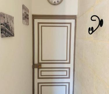 Centre Ville Apartment | Le Petit Cosy Centre ville - WIFI - Parking (idéal couple, voyages d'affaire étudiant)