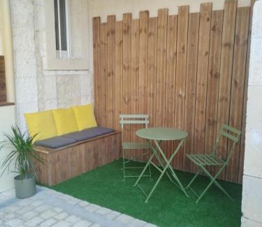 La Roche-Chalais Apartment | Le petit cozy
