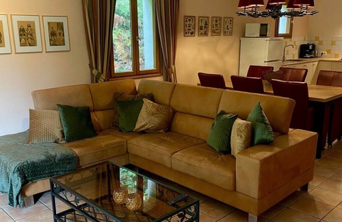 Concores House | LE Petit DUC Half Vrijstaande Ruime Bungalow met Privé Terras en Zwembad