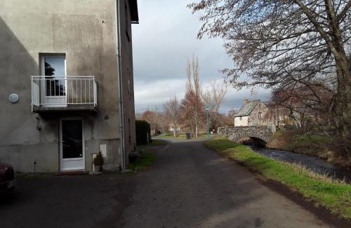 Saint-Bonnet-pres-Orcival Apartment | Le petit nid