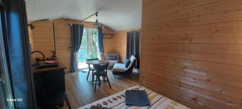 Saint-Martin-de-Fugeres Ski Chalet | Le petit Chalet du MacQuart P.O.A. RANCH, 2 à 3 pers,