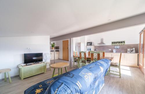 Muhlbach-sur-Munster Apartment | Le Petit Gîte de la Vallée - Vue montagne parking