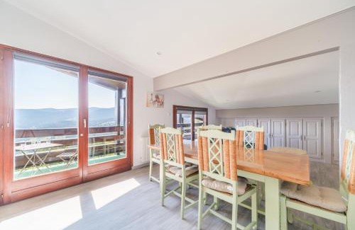 Muhlbach-sur-Munster Apartment | Le Petit Gîte de la Vallée - Vue montagne parking