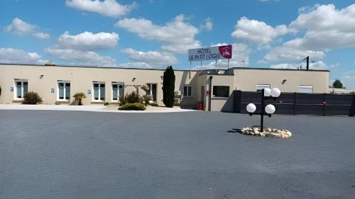 Beaumont-en-Veron Hotel | Le Petit Logis