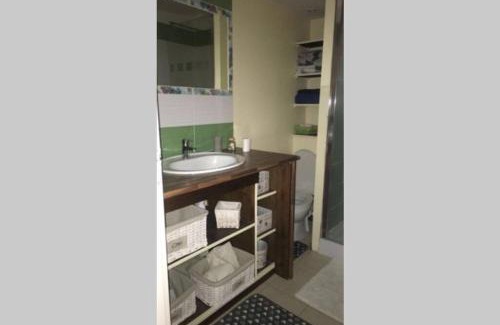 Laure-Minervois Apartment | Le Petit Ormeau attenant à la Tour du Portail Neuf