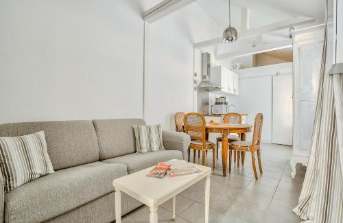 Notre-Dame Apartment | Le Petit Pavillon de Versailles