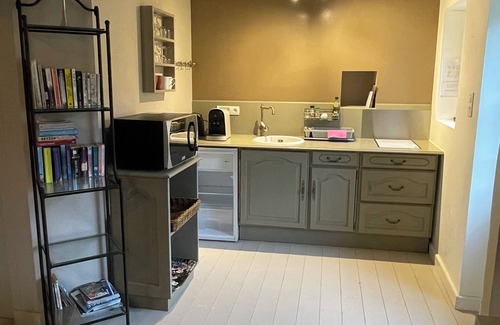 Noyant-la-Plaine Apartment | Le Petit Pavillon, located in the heart of the Anjou vineyards between Angers and Saumur