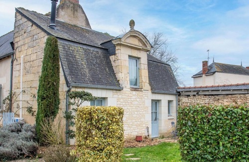 Noyant-la-Plaine Apartment | Le Petit Pavillon, located in the heart of the Anjou vineyards between Angers and Saumur