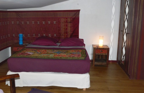 Clermont Ferrand City Centre House | LE PETIT SIAM - Charming guest room with shared SB - Center Clermont-FD