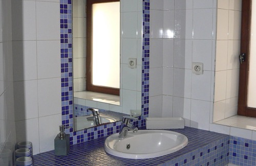 Clermont Ferrand City Centre House | LE PETIT SIAM - Charming guest room with shared SB - Center Clermont-FD