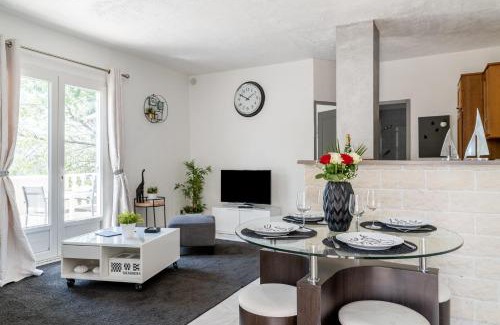 Saint-Raphael Apartment | Le Petit Thao