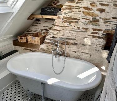 Downtown Angers Apartment | Le Petit Tinténiac - T2 cosy au cœur de la Doutre