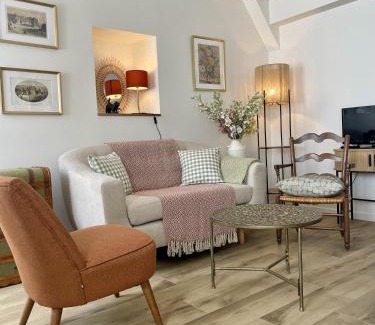 Saint-Aignan House | Le petit traîne-feuilles