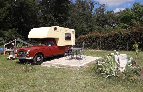 Oradour-sur-Glane Other | Le Pick up 403 vintage