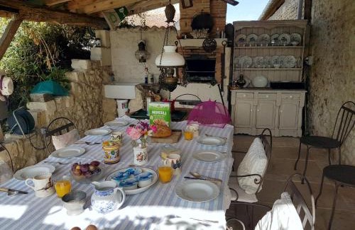 La Celle-sous-Gouzon Bed & Breakfast | Le Pigeonnier, Chariaud, near Aubeterre sur Dronne