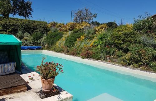 La Celle-sous-Gouzon Bed & Breakfast | Le Pigeonnier, Chariaud, near Aubeterre sur Dronne