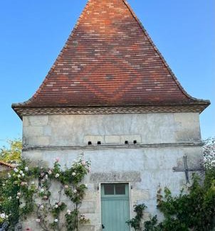 La Celle-sous-Gouzon Bed & Breakfast | Le Pigeonnier, Chariaud, near Aubeterre sur Dronne