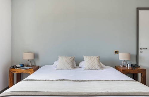 Brullioles Hotel | Le Place Neuve