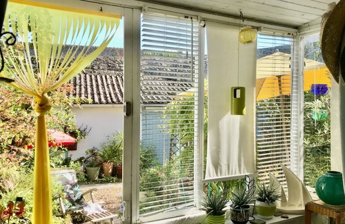 Blois House | Le Poinçon renversé Cozy and green