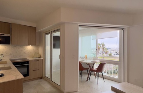 Antibes City Centre Apartment | LE PORT VAUBAN Harbor view for 4 by Sunset