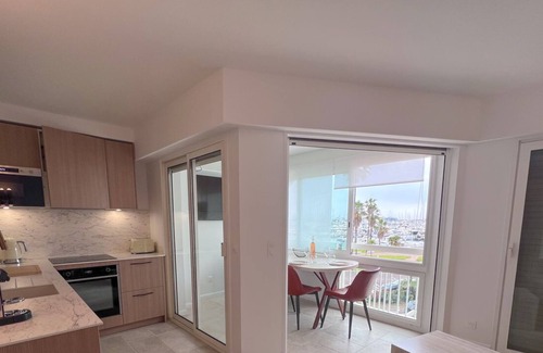 Antibes City Centre Apartment | LE PORT VAUBAN Harbor view for 4 by Sunset