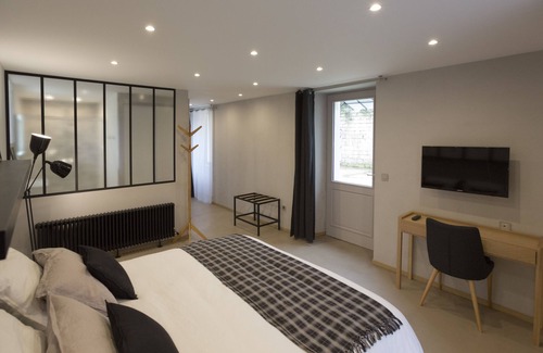 Thiveral-Grignon House | Le Presbytère de Thiverval