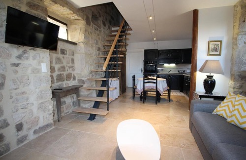 Vernon House | Le Pressoir de la Devèze