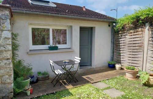 Limetz-Villez House | le prieuré reposant