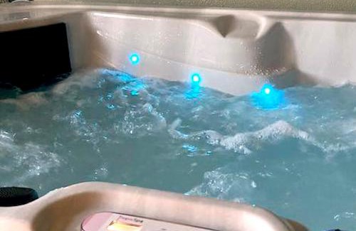 Verfeil House | LE PRIEURE - Suites romantiques spa privatif, piscine, jardin, massages proche de Toulouse