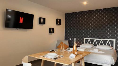 Le Creusot Apartment | Le Privilège Cosy Central Chic