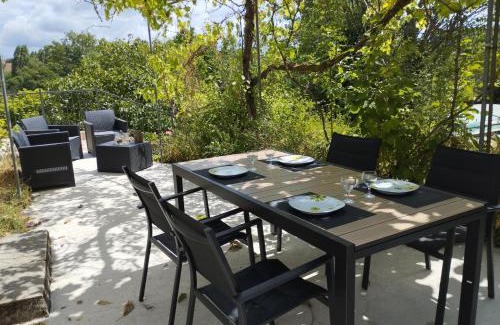 Thenon House | Le puits fleuri