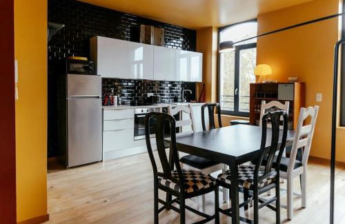 Outremeuse Apartment | Le rétro chic - Grand Duplex pour 6 dans le centre