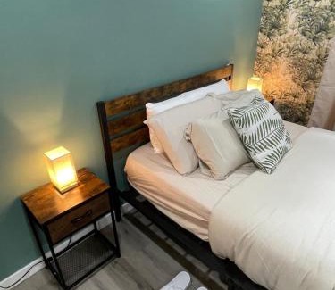 Chambly Apartment | Le Refuge Tropical - Appartement au bord de l'eau
