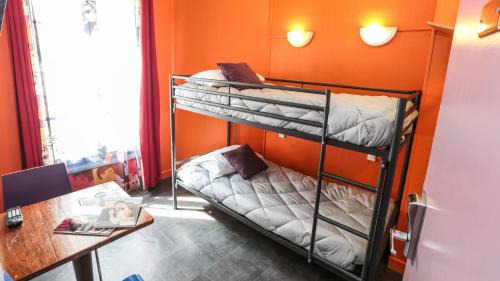 Quartier de Rochechouart Hostel | Le Regent Montmartre by Hiphophostels