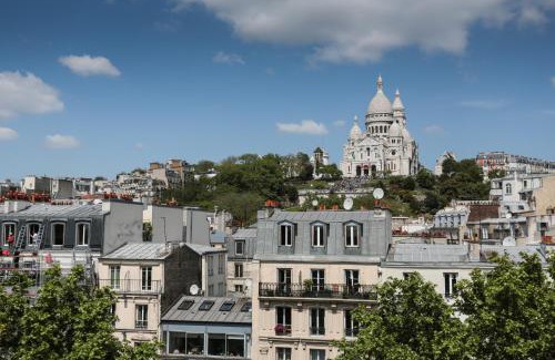 Quartier de Rochechouart Hostel | Le Regent Montmartre by Hiphophostels