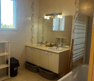 Janneyrias Apartment | le relai fute