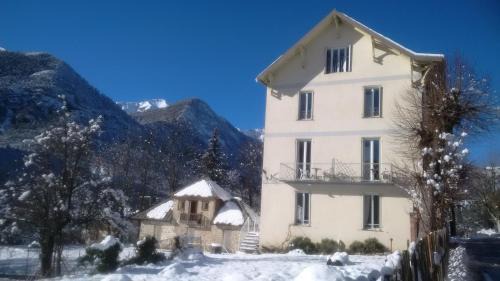 Villeneuve-d'Entraunes Hotel | Le Relais des Cavaliers
