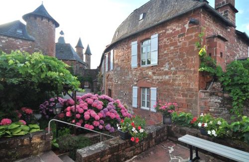 Collonges-la-Rouge Hotel | Le Relais St jacques
