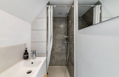 Laval House | Le rempart - Maison en plein centre ville