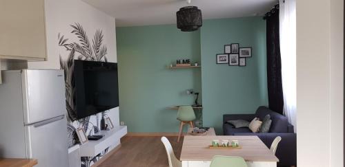 Chanteloup-les-Vignes Apartment | LE Repaire Du Capitaine