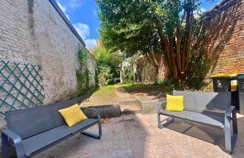 Saint-Omer Apartment | Le Repaire des 12- Hypercentre, jardin, idéale groupes, 5 chambres 5 salles de bain