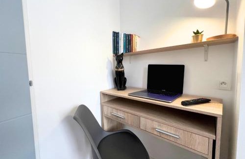 Saint-Omer Apartment | Le Repaire des 12- Hypercentre, jardin, idéale groupes, 5 chambres 5 salles de bain
